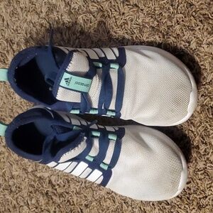 Adidas light weight mesh shoe